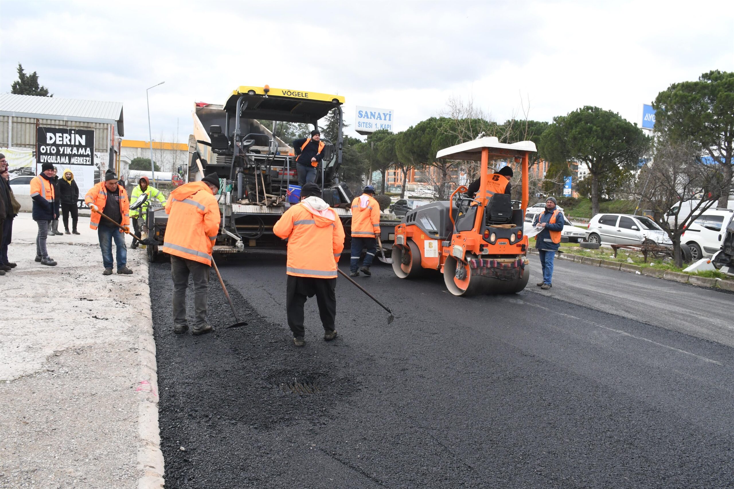 Buyuksehir Kucuk Sanayi Sitesinin yollarini yeniliyor 9 scaled - Marmara Bölge: Balıkesir Son Dakika Haberleri ile Hava Durumu