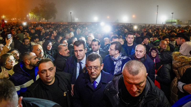 ÖZGÜR ÖZEL, HATAY KÖPRÜBAŞI’NDA DÜZENLENEN ANMA TÖRENİNE KATILDI