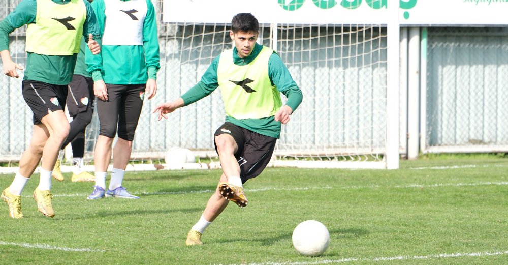 BURSASPOR HAZIRLIKLARA DEVAM EDİYOR