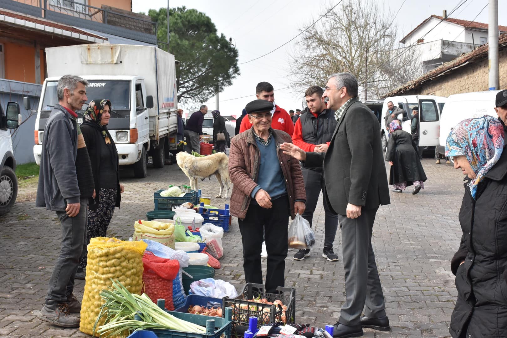 BAŞKAN GAGA’DAN PAZAR MESAİSİ