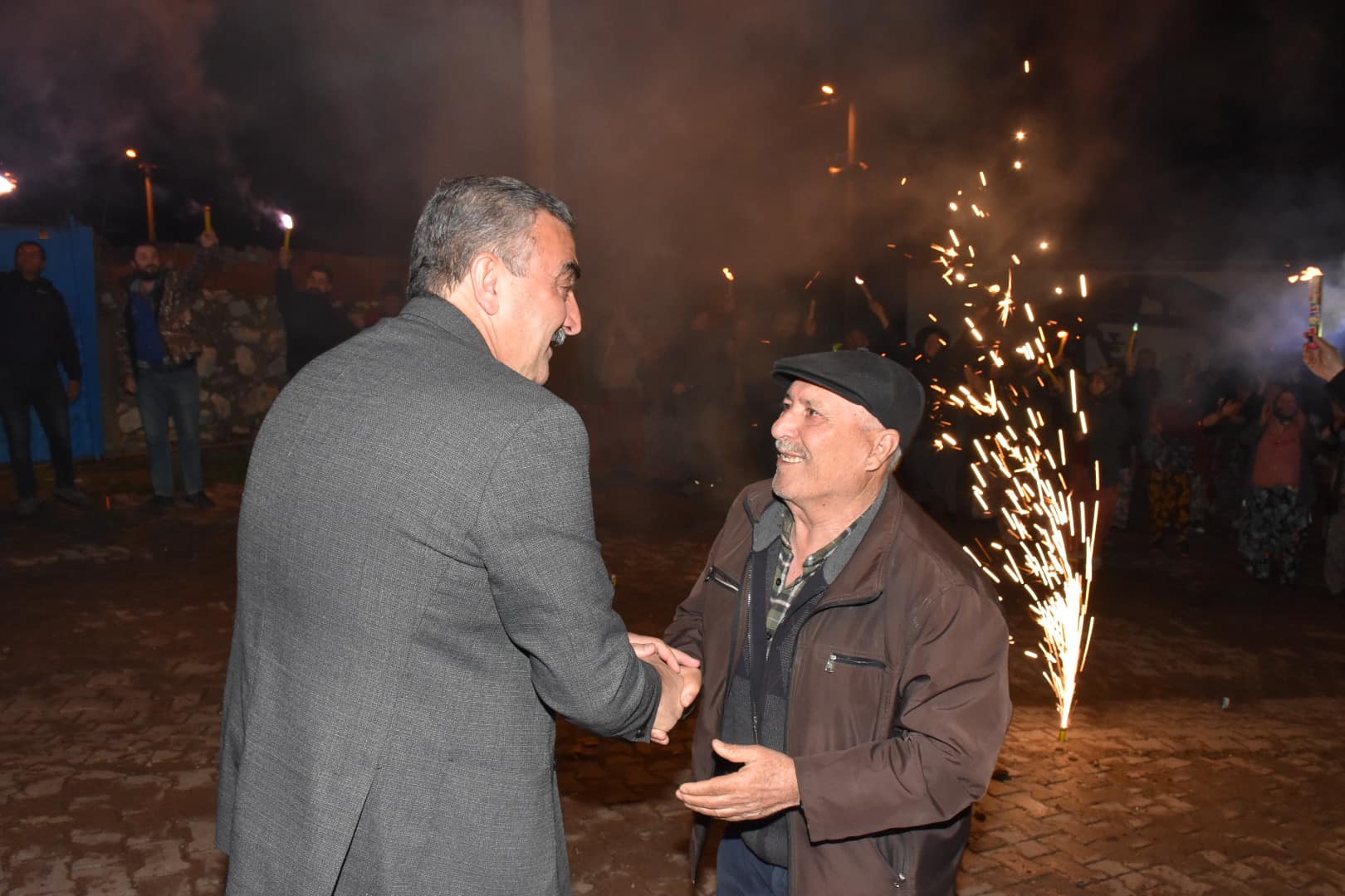 “BEN SİYASET YAPMAM, BENİM İŞİM HİZMET, ÇÖZÜM ÜRETMEK”