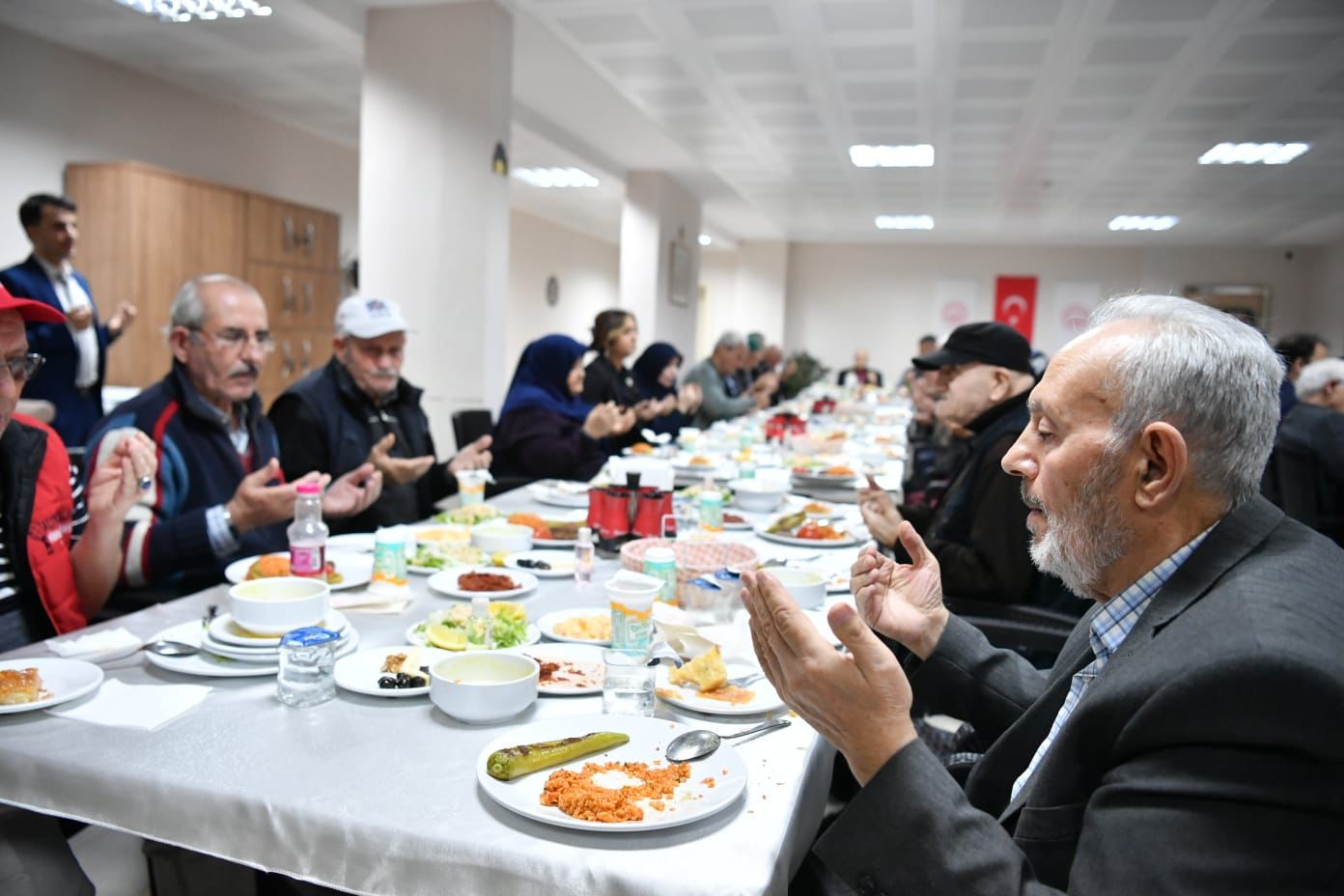 VALİ’DEN HUZUR EVİ ZİYARETİ