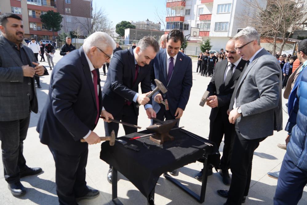 EDREMİT’TE NEVRUZ KUTLANDI