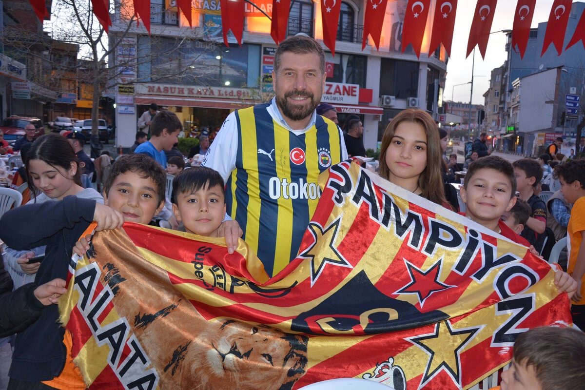 Sındırgı’da Galatasaraylı taraftarlar bu