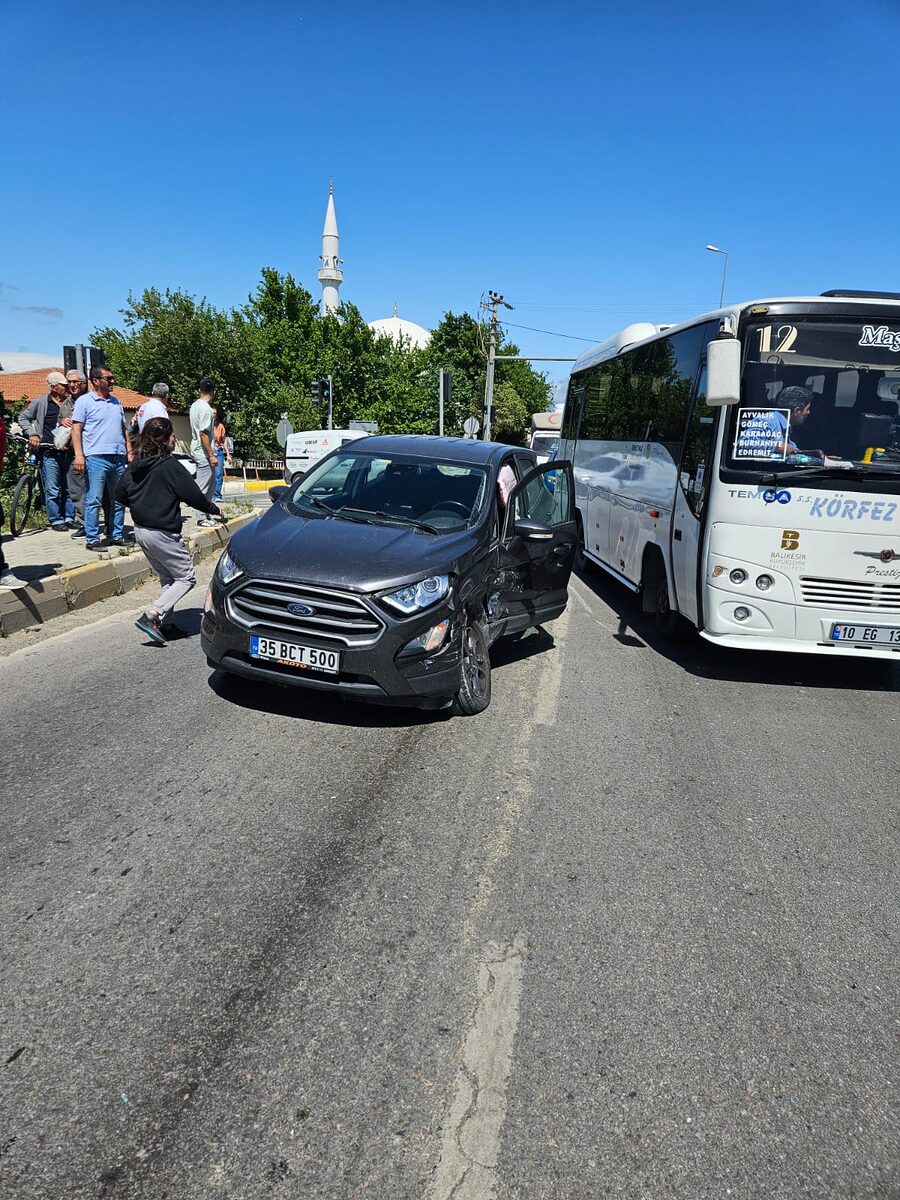 BURHANİYE’DE TRAFİK KAZASI: 2 YARALI