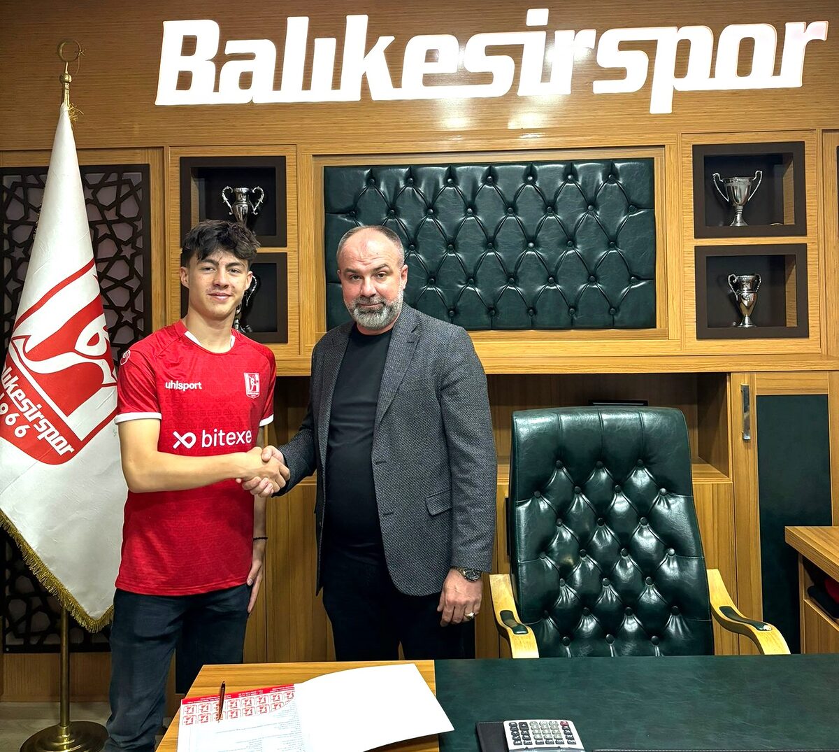 Balıkesirspor U-15 takımı formasını