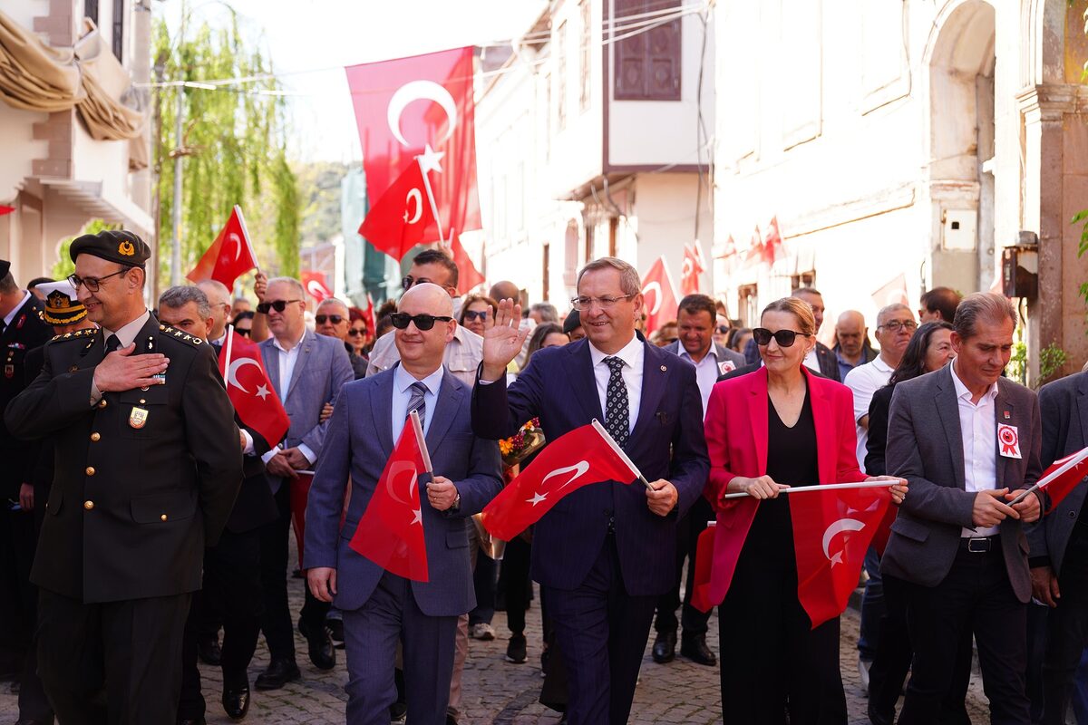 AYVALIK’TA COŞKULU TÖREN