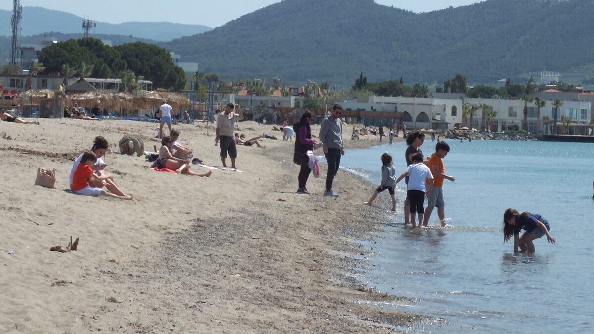 BURHANİYE’DE DENİZ SEZONU ERKEN AÇILDI!