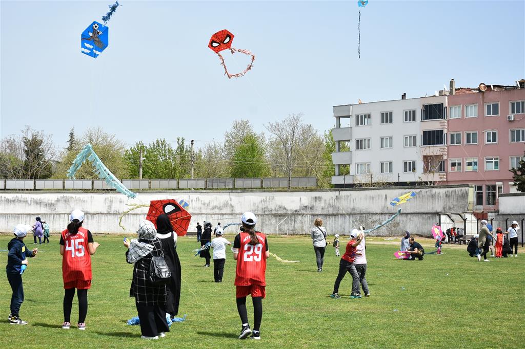 23 NİSAN’A ÖZEL UÇURTMA ŞENLİĞİ