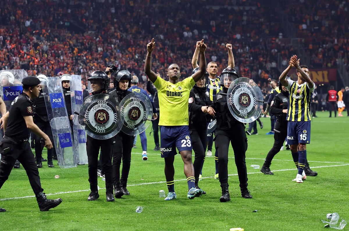 BATSHUAYİ İSTANBULSPOR MAÇINDA YOK