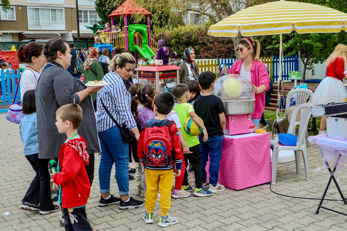 Burhaniye'nin sosyal etkinliklerine renk