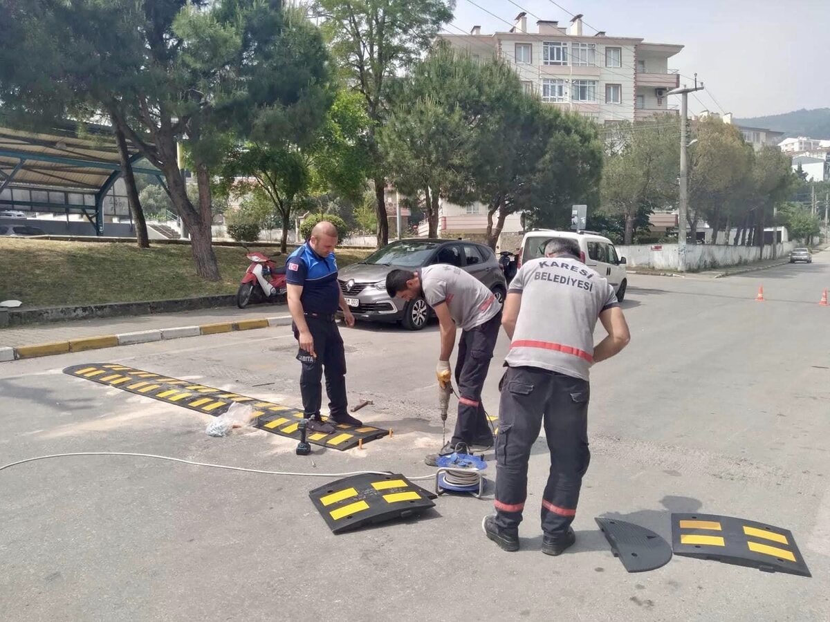 Karesi Belediyesi ekipleri, ilçenin