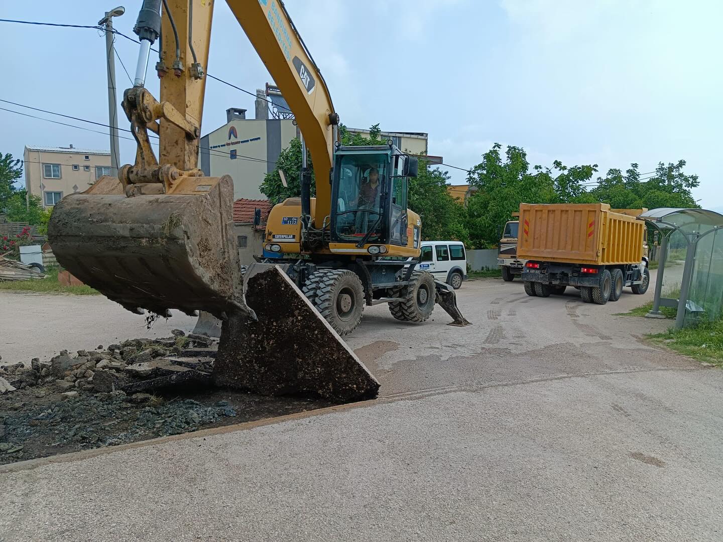 BANDIRMA’DA YOLLAR DÜZENLENİYOR