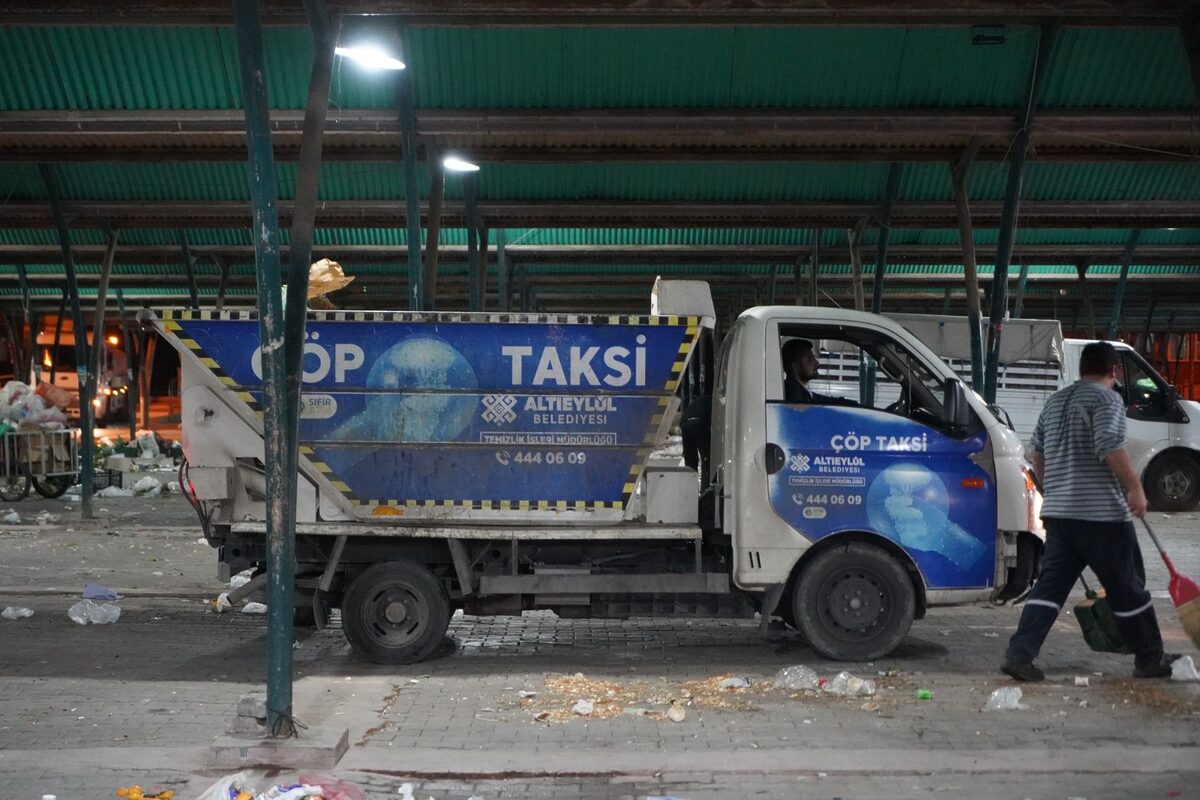 ALTIEYLULDE TEMIZLIK ISLERI EKIPLERI 724 SAHADA 10 - Marmara Bölge: Balıkesir Son Dakika Haberleri ile Hava Durumu