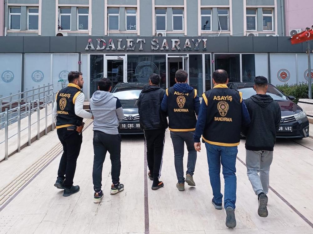 SANAYİYE BIRAKILAN ARACIN PARÇALARINI ÇALDILAR