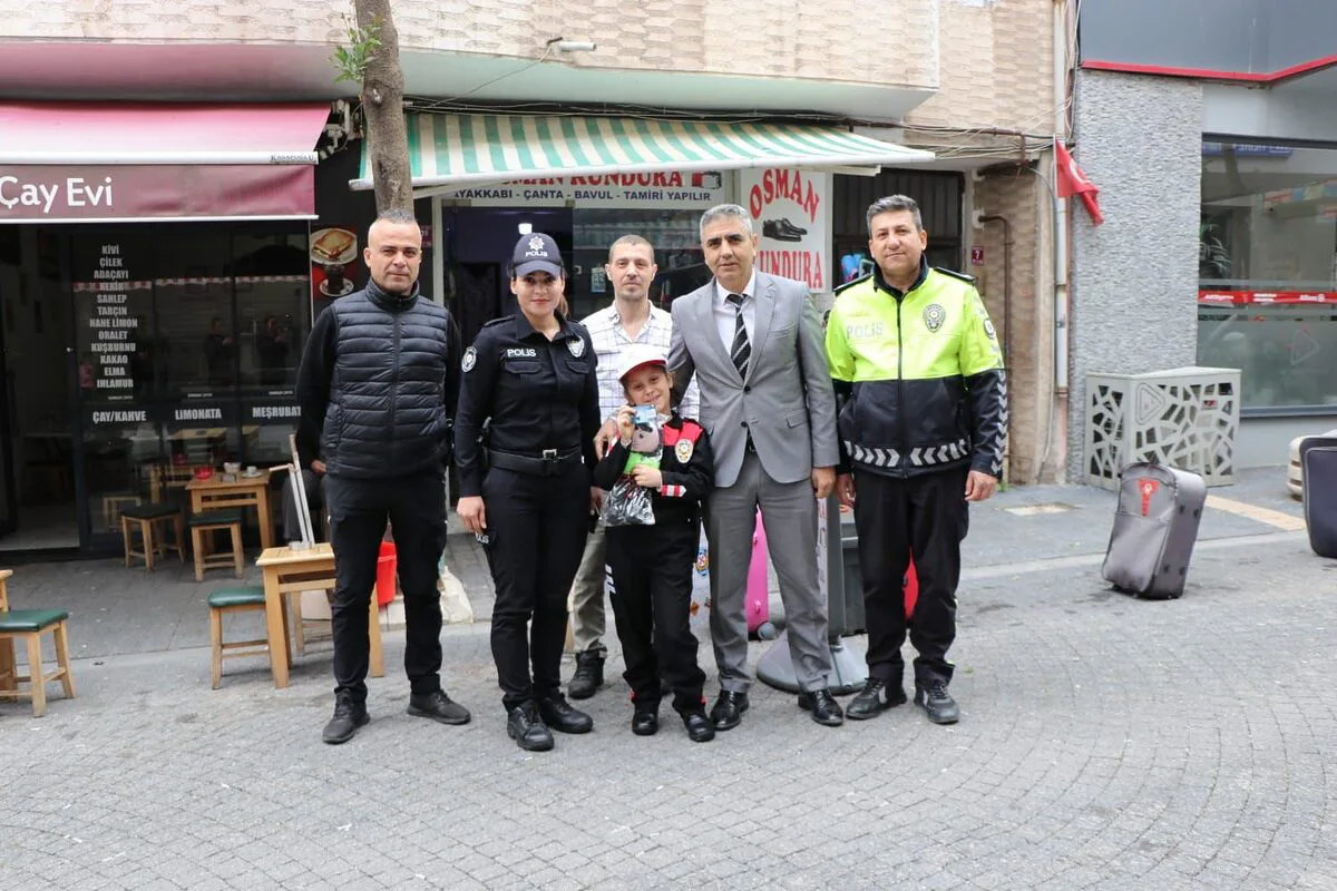 Bandırma’da polis kıyafeti giyerek