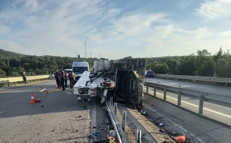 BALIKESİR’DE KORKUNÇ KAZA: 1 ÖLÜ, 1 YARALI