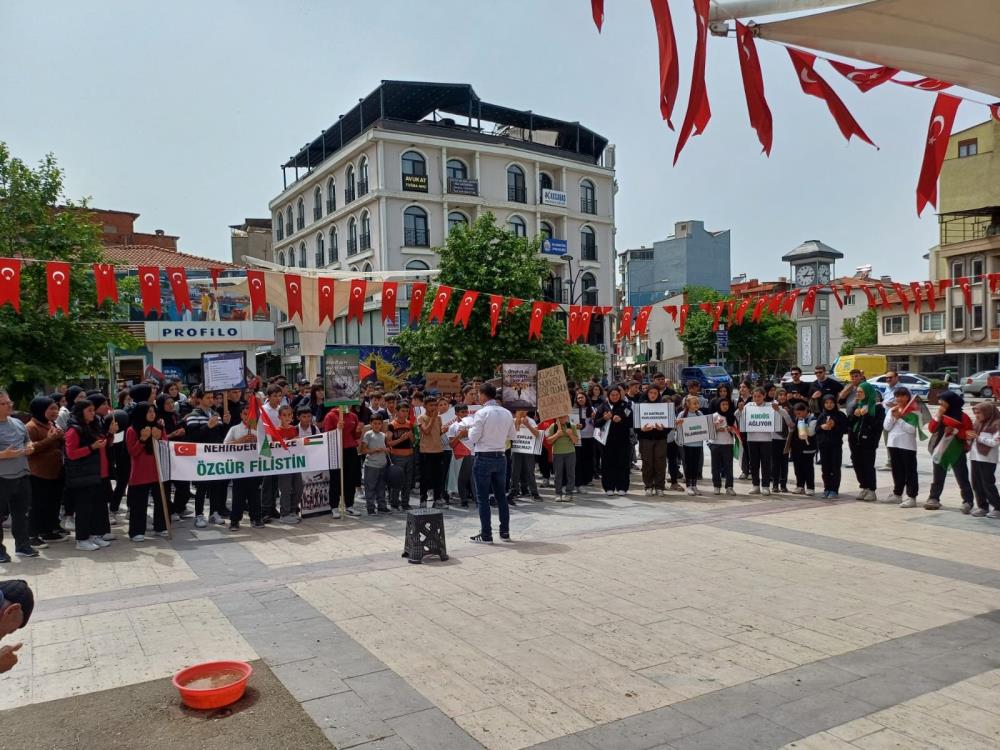 SINDIRGILI ÖĞRENCİLERDEN FİLİSTİN’E DESTEK