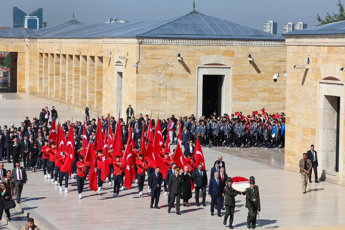 BAKAN BAK’TAN ATA’YA ZİYARET