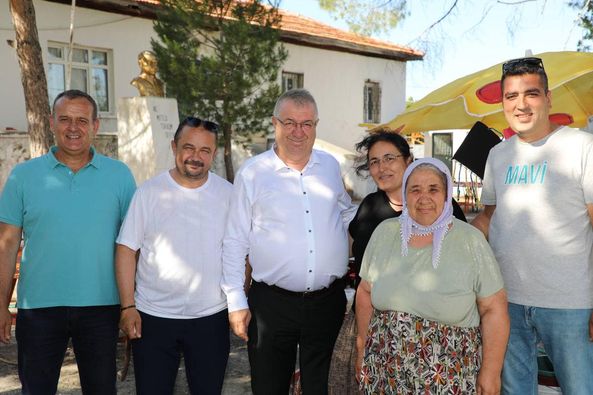 BAŞKAN ERTAŞ’TAN EL İŞLERİNİ KAZANCA DÖNÜŞTÜREN KADINLARA ZİYARET