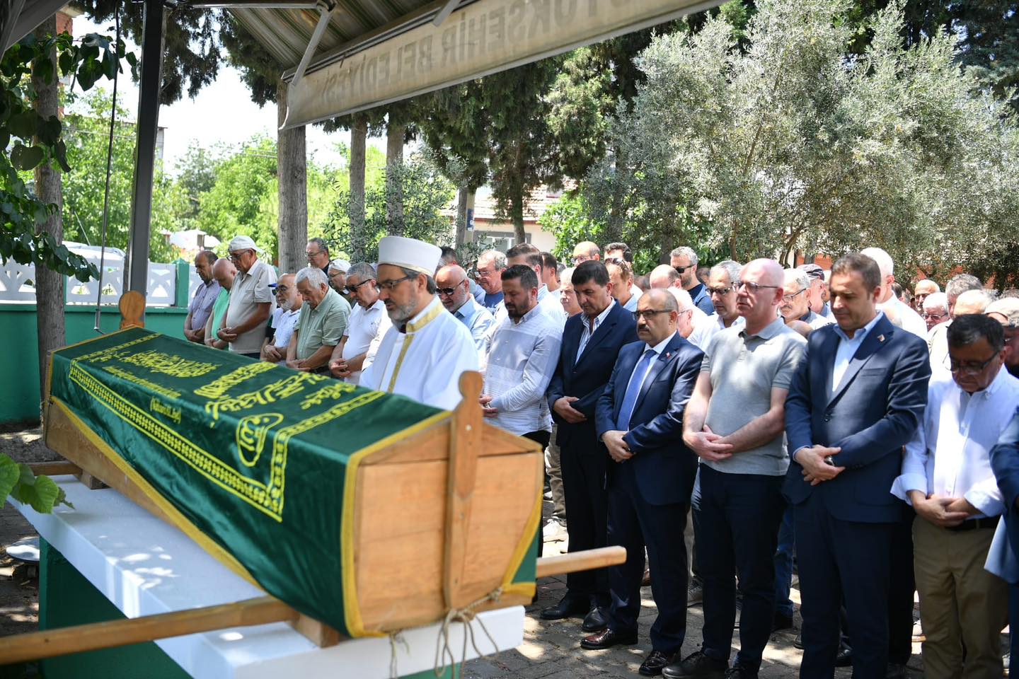 VALİ İSMAİL USTAOĞLU, ABDULLAH KÜÇÜKOĞLU’NUN CENAZE TÖRENİNE KATILDI