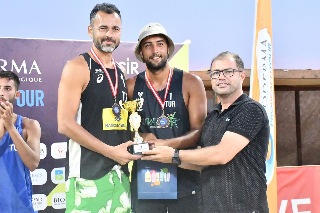 PLAJ VOLEYBOLU NEFES KESTİ