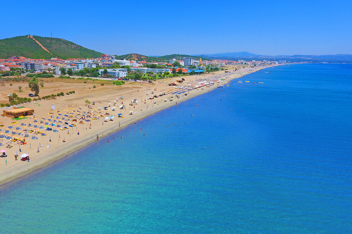 Edremit’in Güre Plajı, Kaz Dağları’nın eteğinde doğal güzellikleri ve sakin