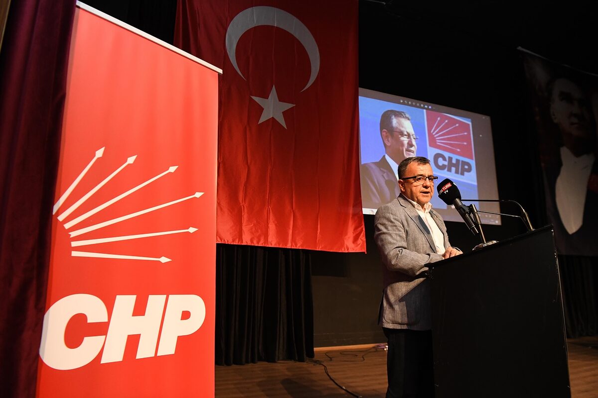 ALTIEYLÜL BELEDİYE BAŞKANI HAKAN ŞEHİRLİ, CHP BALIKESİR İL KADIN KOLLARI KONGRESİ’NE KATILDI