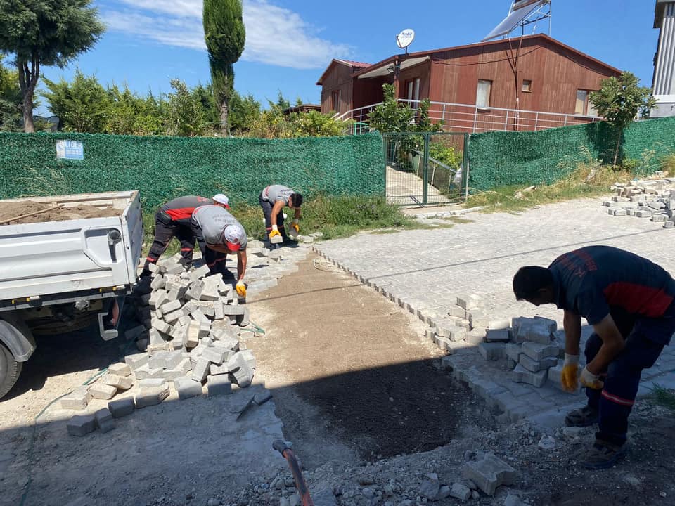 Karesi Belediyesi Yol Yapım Çalışmalarına Devam Ediyor