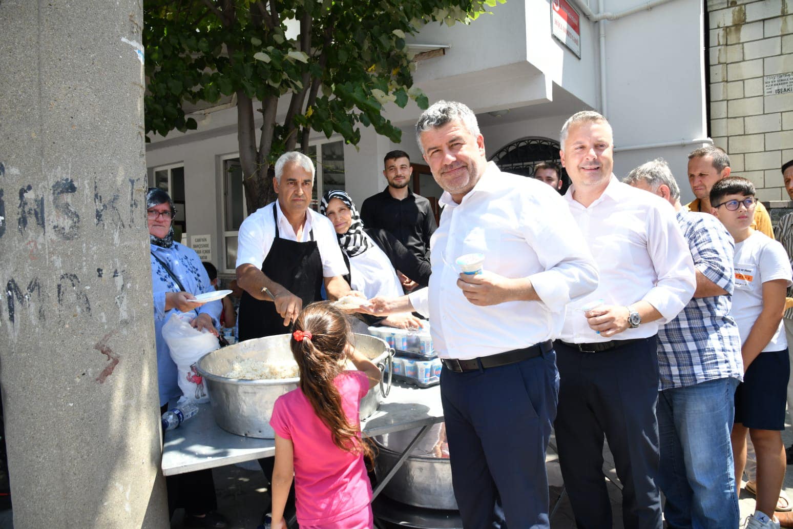 Aşure ve Pilav Hayrına Katıldı