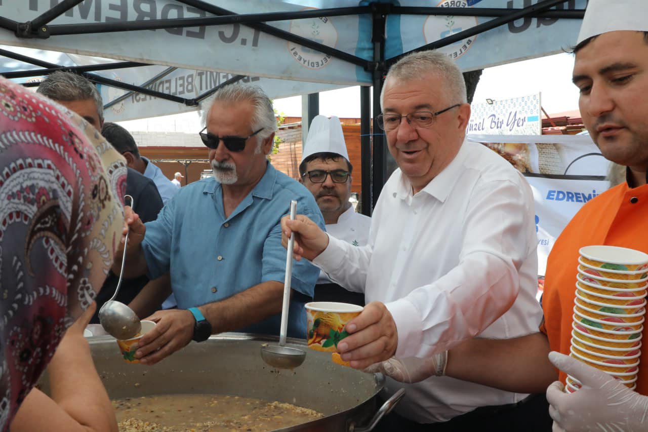 GÜRE MAHALLESİ’NDE AŞURE COŞKUSU