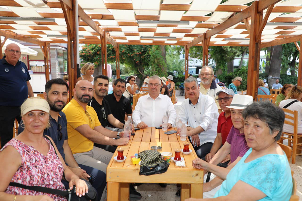 Edremit Belediye Başkanı Mehmet Ertaş: Çınaraltı Çay Bahçesi’nde Keyifli Sohbetler