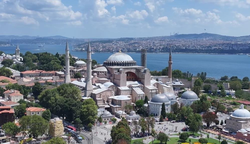 AYASOFYA-İ KEBİR CAMİ-İ ŞERİFİ İBADETE AÇILIŞININ 4. YIL DÖNÜMÜNDE HAVADAN GÖRÜNTÜLENDİ