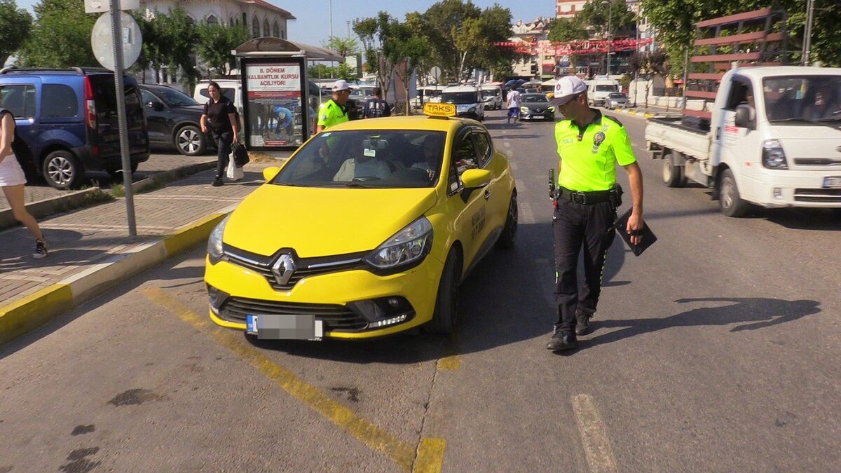 Bandırma’da Trafik Denetimleri Artıyor: Ticari Taksi ve Motosiklet Sürücüleri Mercek Altında