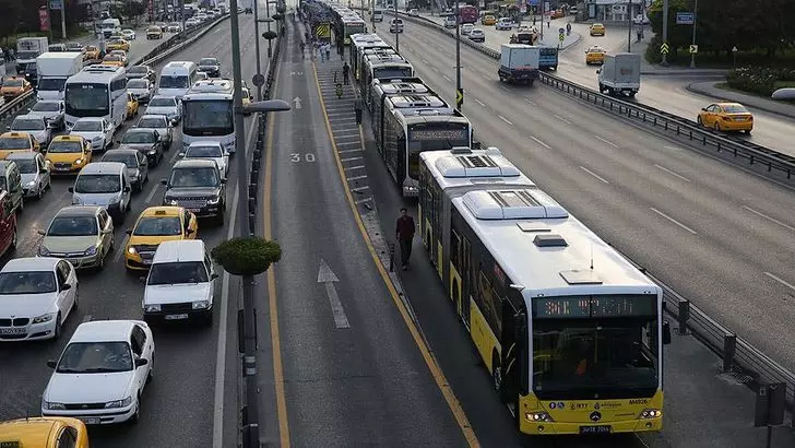 METROBÜS HATTINDA BEYAZ YOL ÇALIŞMASI