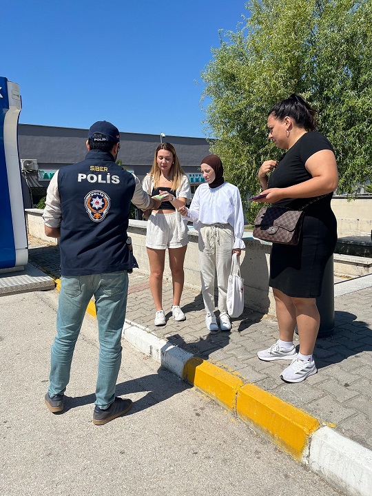 Balıkesir Emniyetinden Üniversite Öğrencilerine Siber Güvenlik Eğitimi