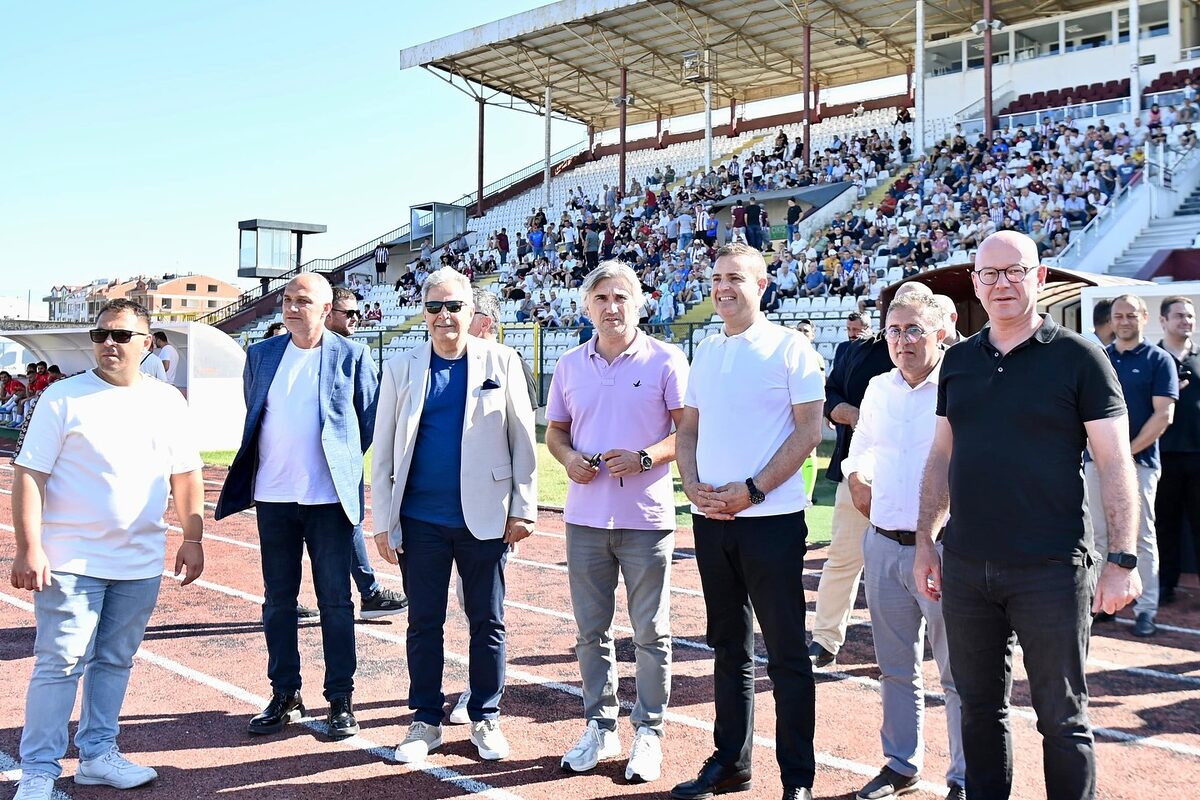 AHMET AKIN’DAN FUTBOL DESTEĞİ