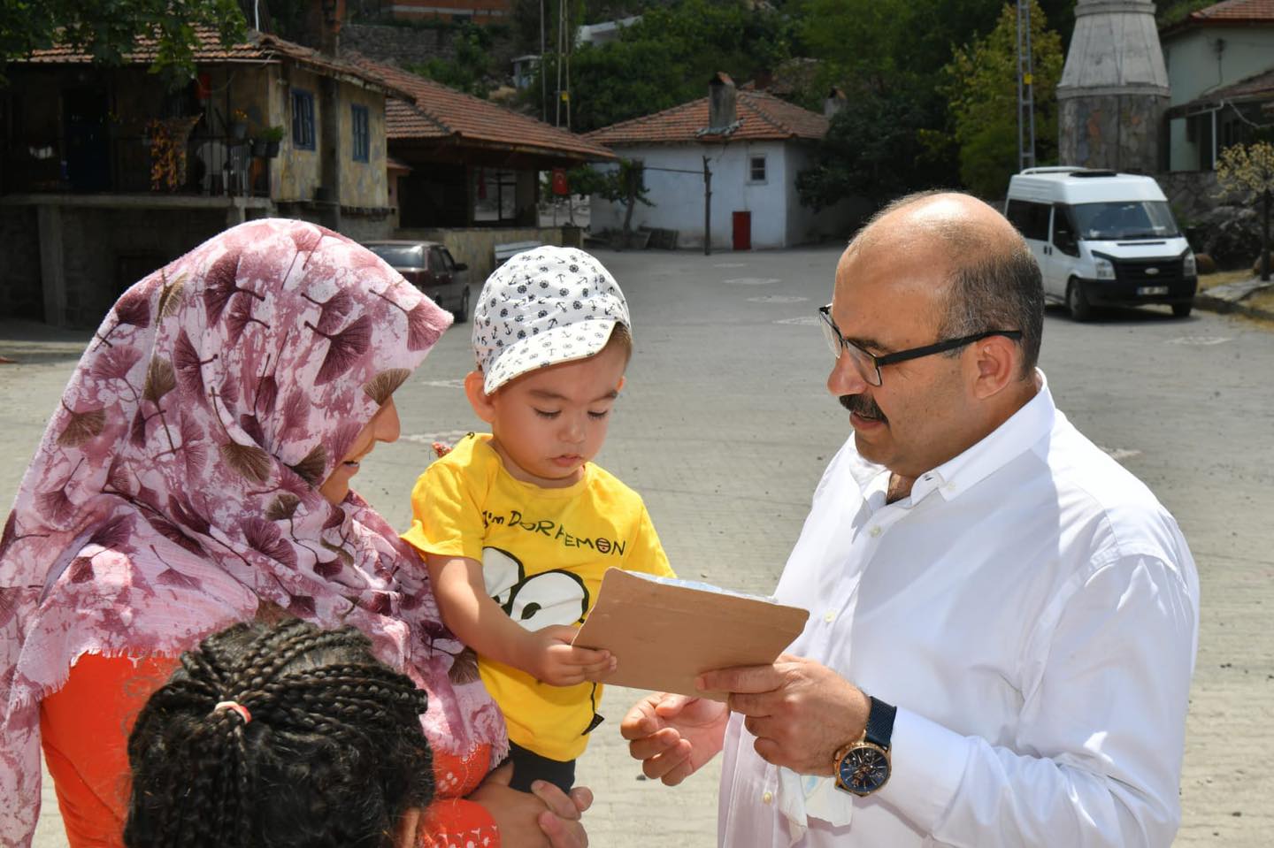 Vali Ustaoğlu Taşarası Mahallesi’nde Çocuklarla Buluştu