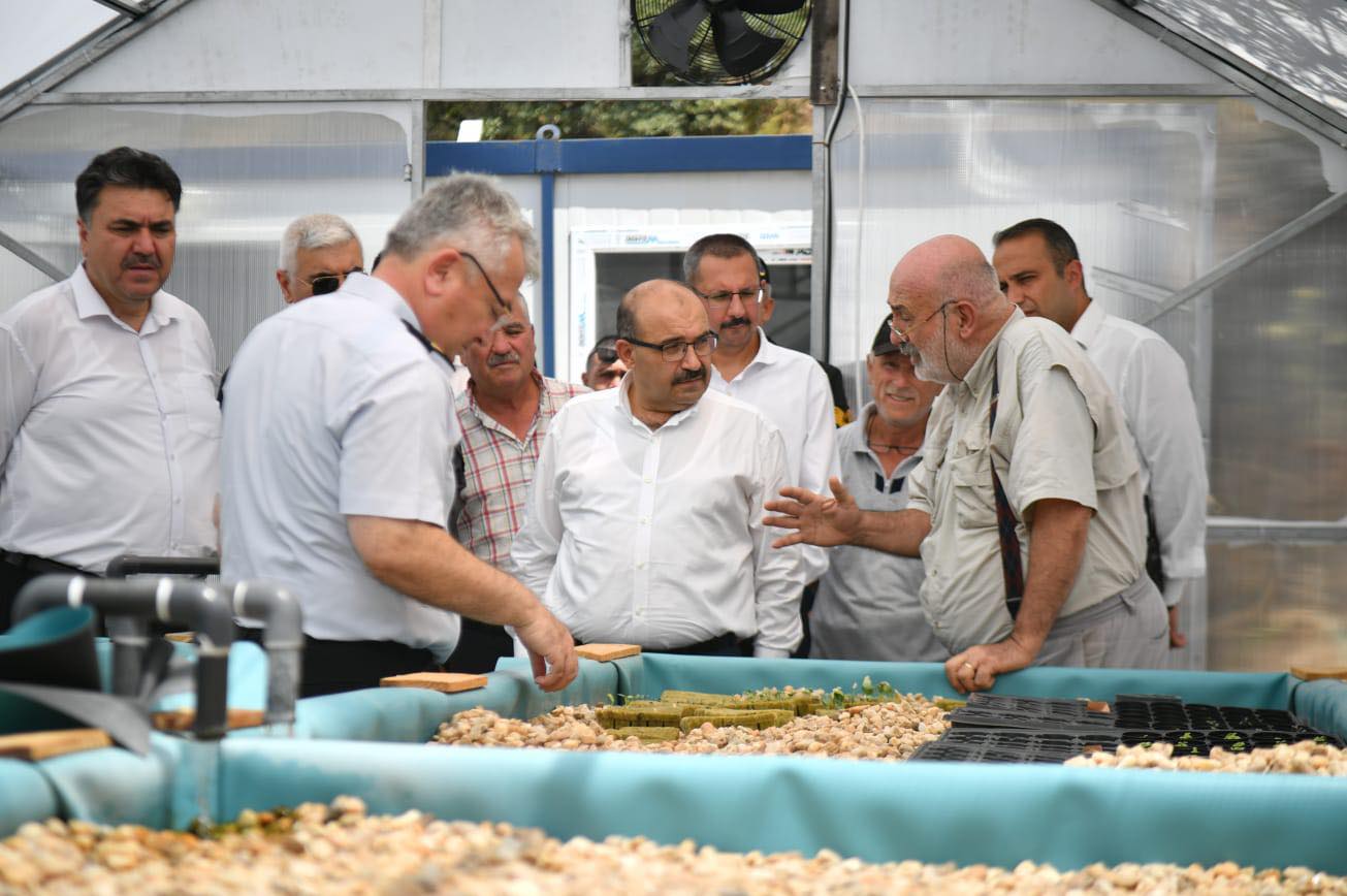 Vali Ustaoğlu Taşarası Mahallesi’nde Ekolojik Tarım Projesini İnceledi