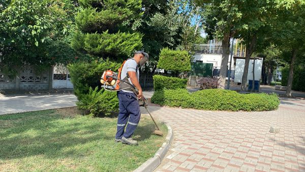 GÖNEN’DE FEN İŞLERİ EKİPLERİNDEN YOĞUN MESAİ