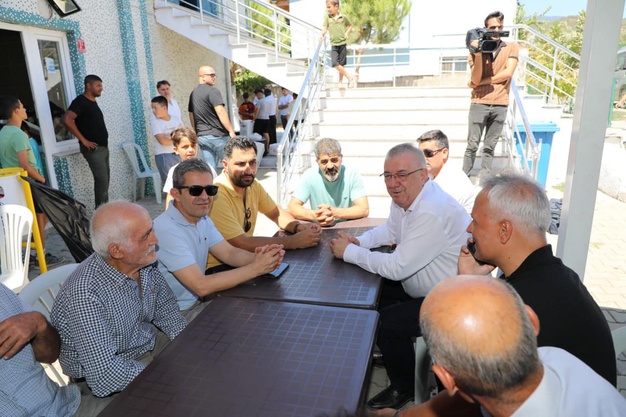 EDREMİT BELEDİYE BAŞKANI ERTAŞ, GENÇ ÇİFTİN MUTLULUĞUNA ORTAK OLDU