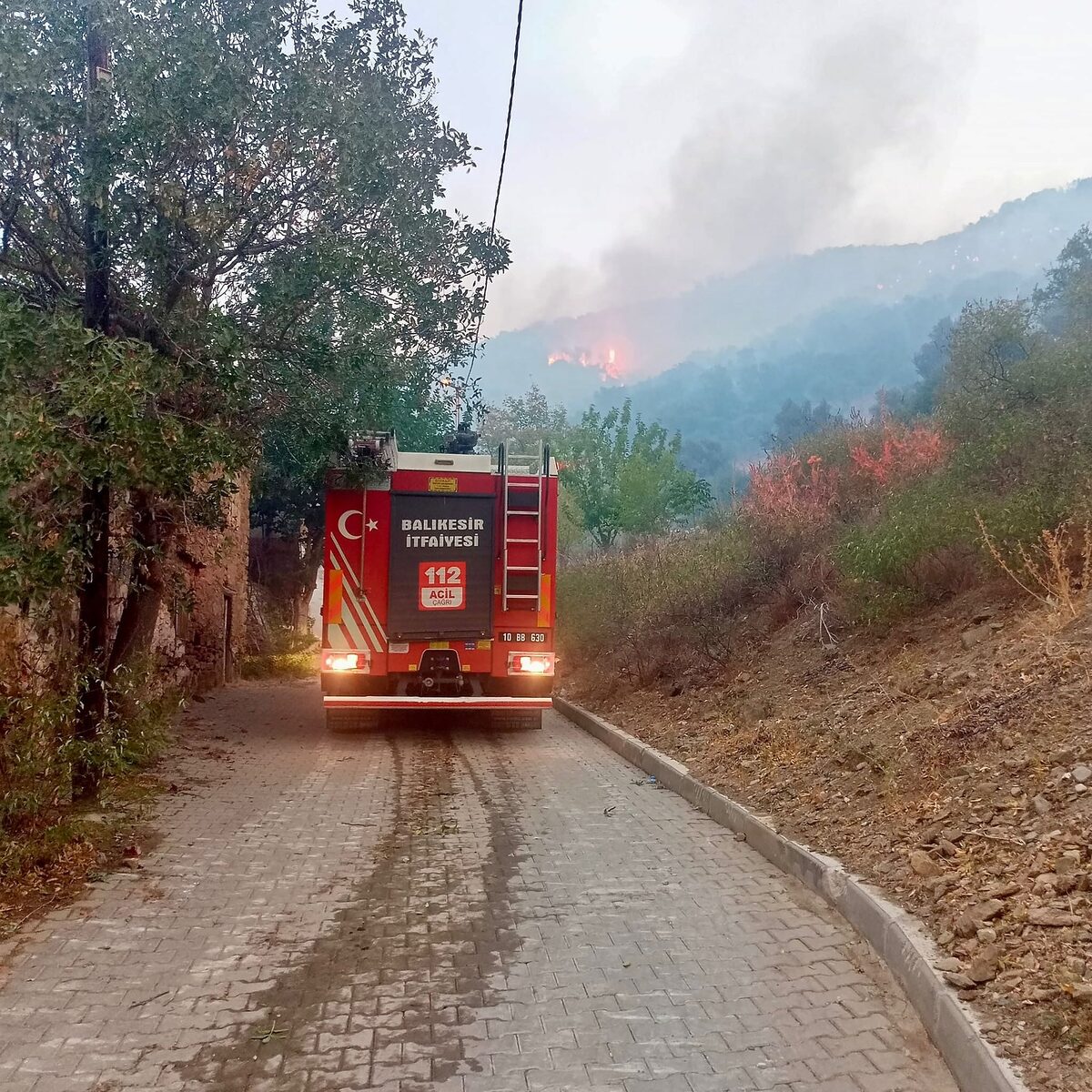 BALIKESİR’DEN İZMİR’E DESTEK: YANGINLA MÜCADELE SÜRÜYOR