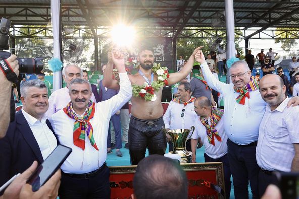 KURTDERELİ MEHMET PEHLİVAN GÜREŞLERİ’NDE BALYA’DAN GURUR