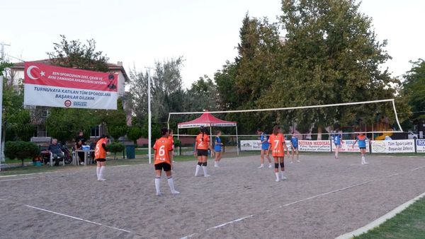 SUSURLUK’TA PLAJ VOLEYBOLU TURNUVASI BAŞLADI