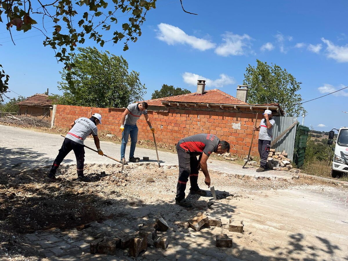 Karesi Belediyesi Ekipleri, Altyapı Çalışmalarına Aralıksız Devam Ediyor