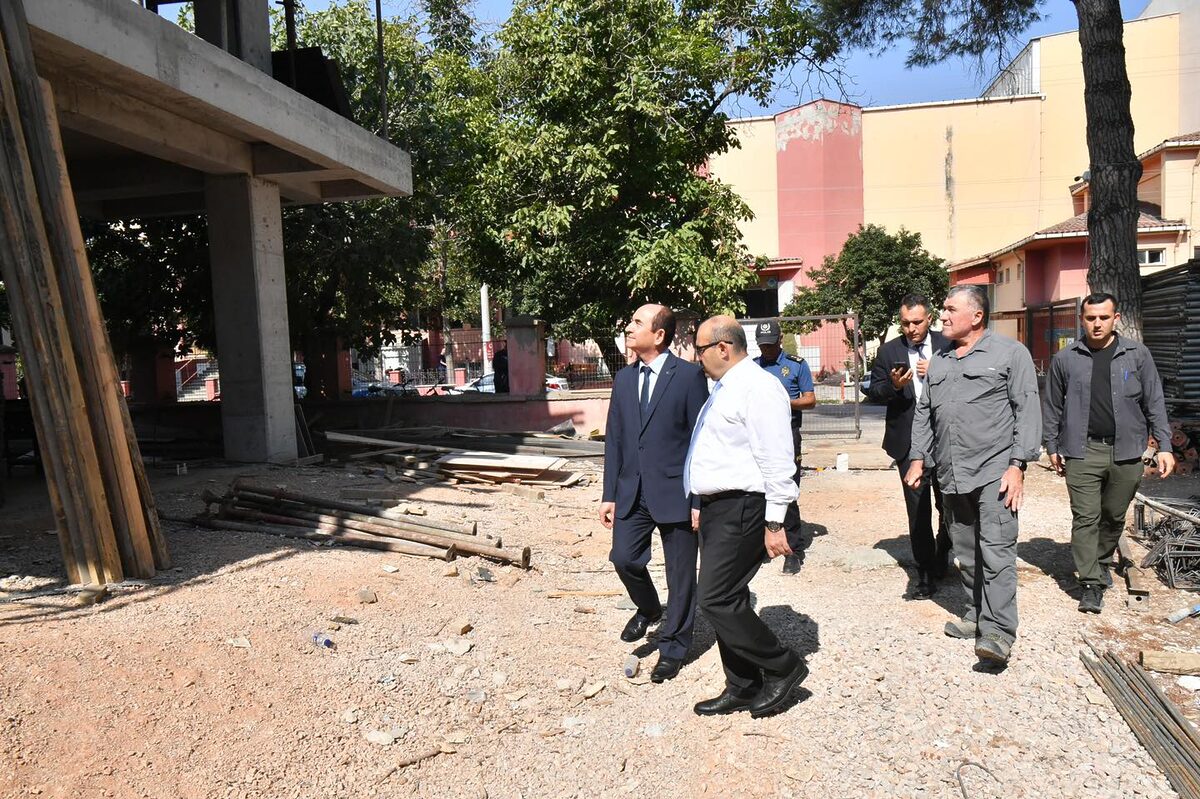 Vali İsmail Ustaoğlu, Gönen’de Sağlık Merkezi İnşaatını İnceledi