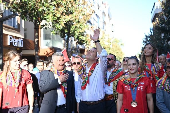 BAŞKAN AKIN: KURTDERELİ MEHMET PEHLİVAN’A SAHİP ÇIKACAĞIZ