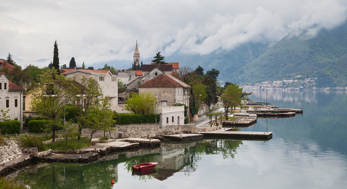 Karadağ’ın Kotor Körfezi boyunca