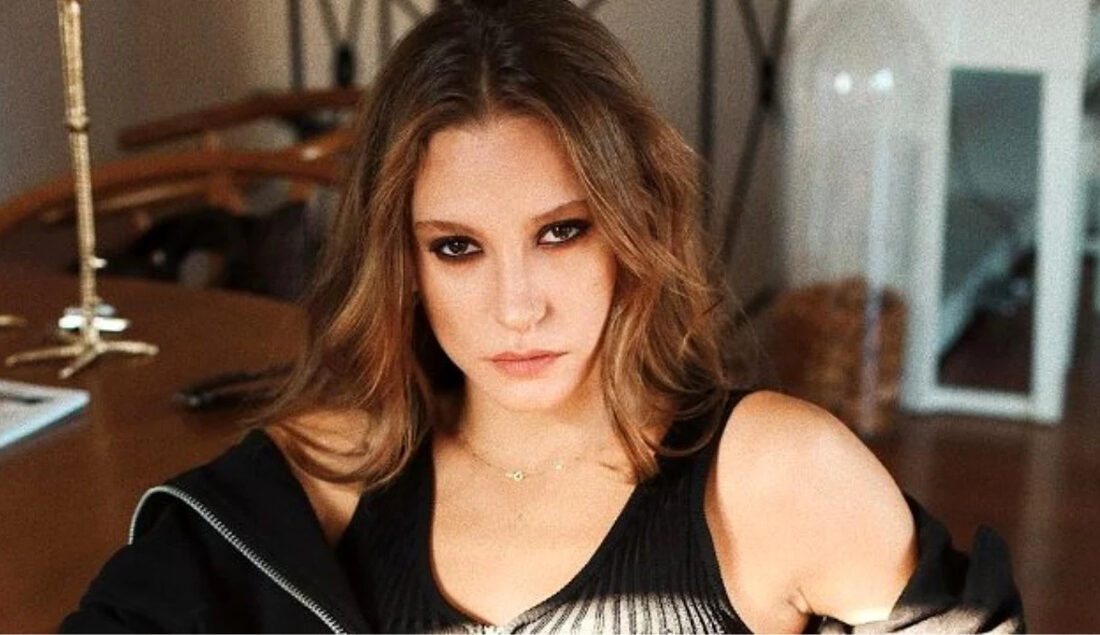 SERENAY SARIKAYA SOSYAL MEDYAYI SALLADI   