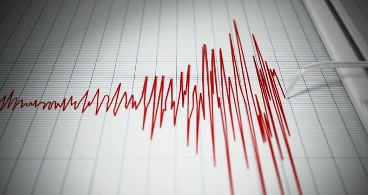 7.2 BÜYÜKLÜĞÜNDE DEPREM TSUNAMİ ALARMI VERİLDİ